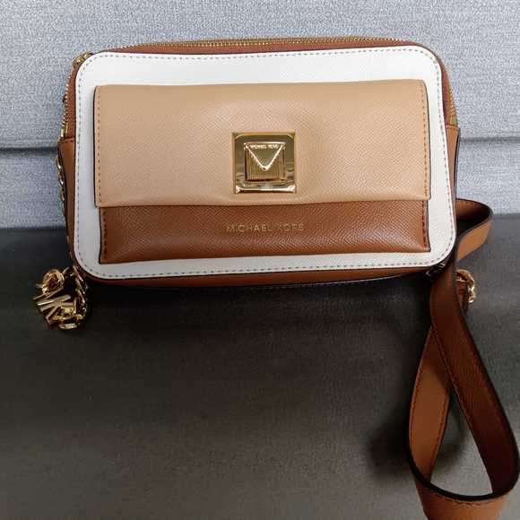 SOLD NWOT Michael Kors Crossbody Bag - Picture 2 of 10